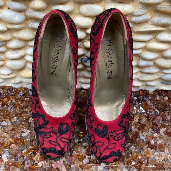 YSL Yves Saint Laurent Red and Black Suede Pumps w/Floral Embroidery. Sz 7.5. - Picture 2 of 10